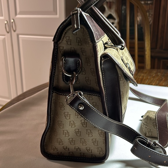 Dooney Bourke cloth and leather purse brown/tan with DB, make up bag/strap.Nice. - Picture 4 of 10